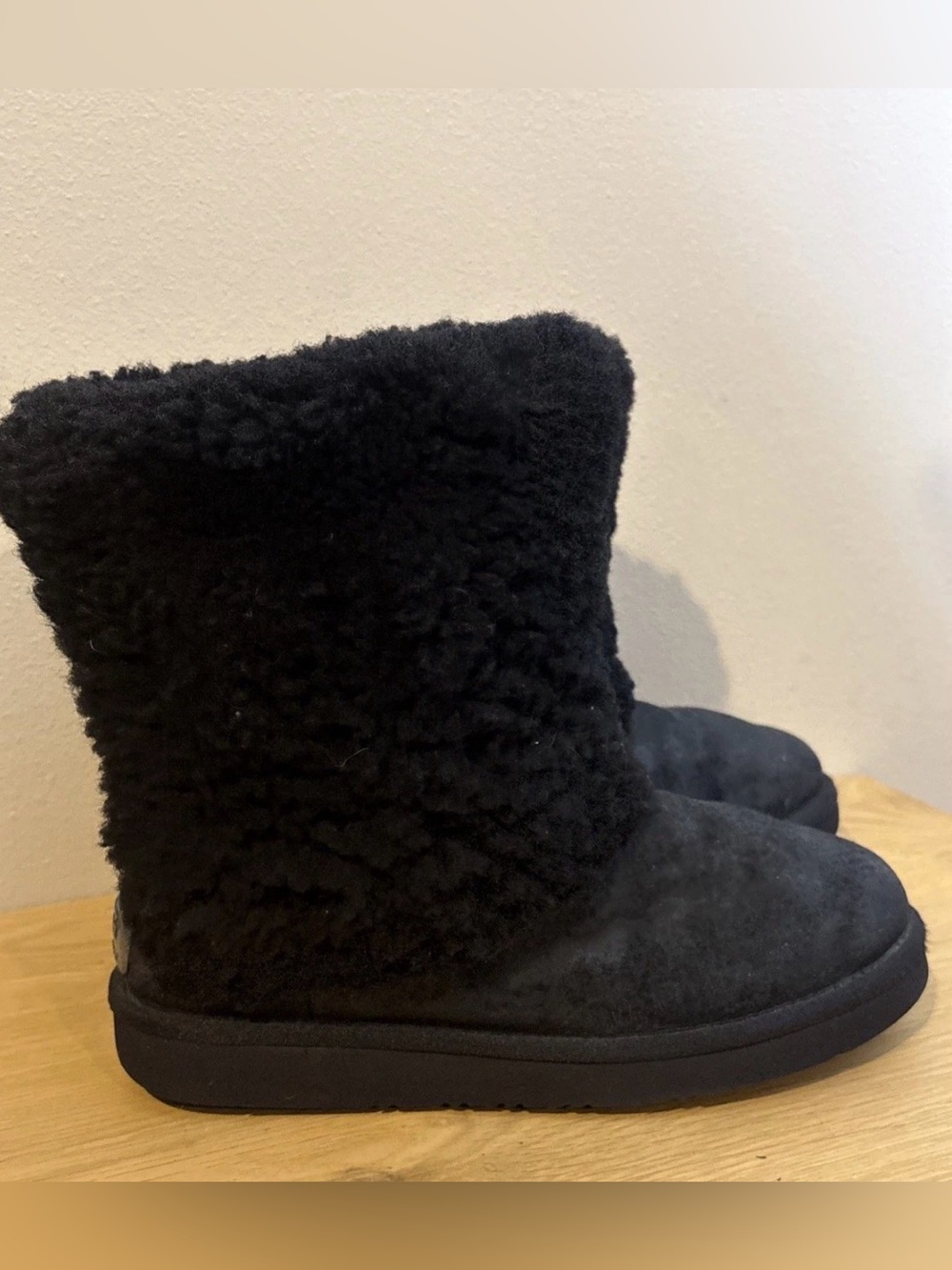 UGG Australia Patten Suede Black Sheepskin Fur Winter Boots US Size 8